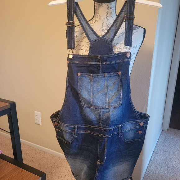 Overall shorts - Picture 1 of 2